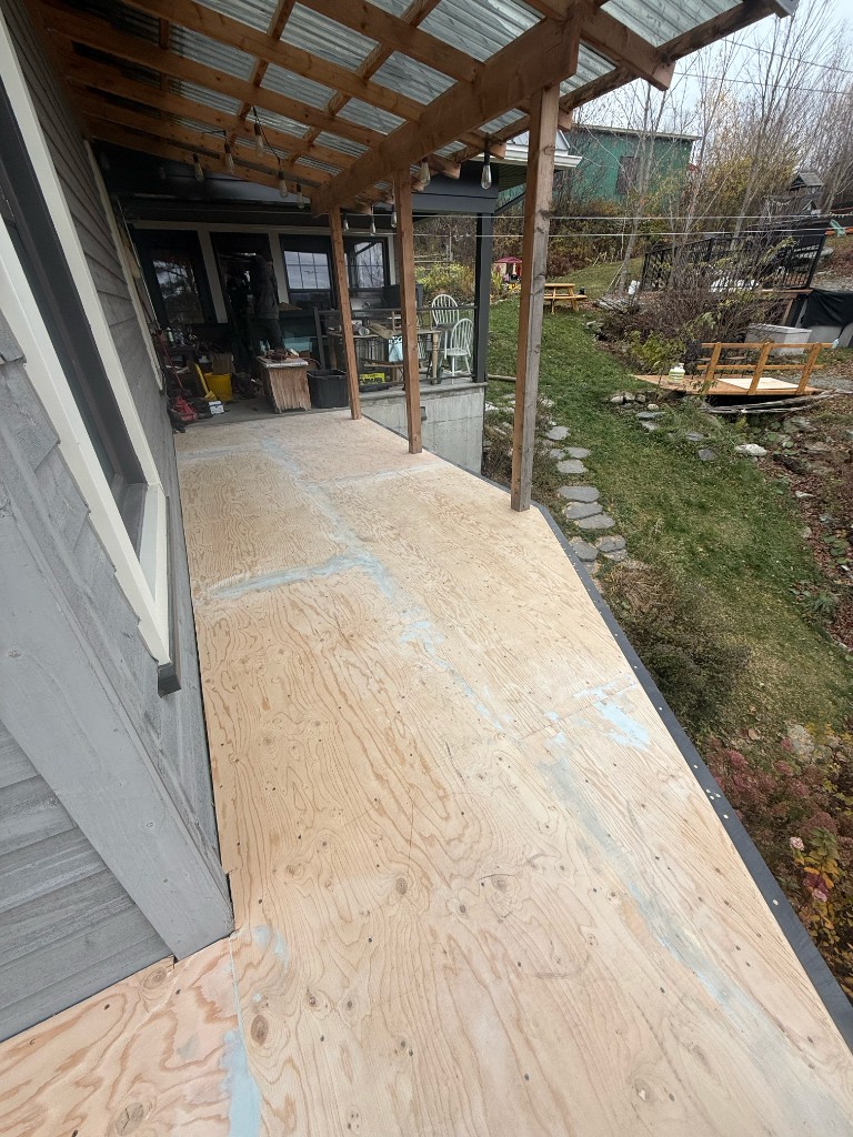 Préparation patio couvert - Substrat contreplaqué membrane PVC